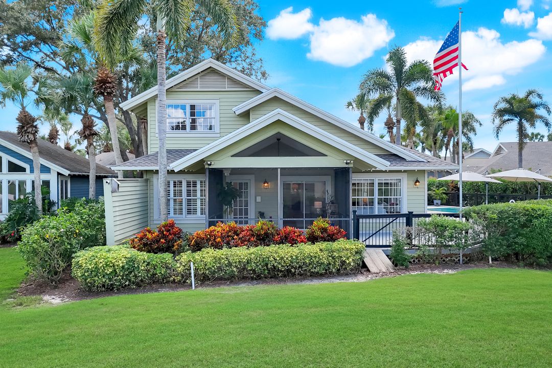 28 Golf Cottage Dr, Naples, FL 34105