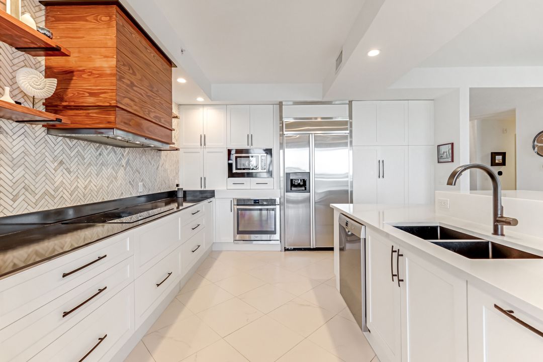 337 Vintage Bay Dr #D28, Marco Island, FL 34145