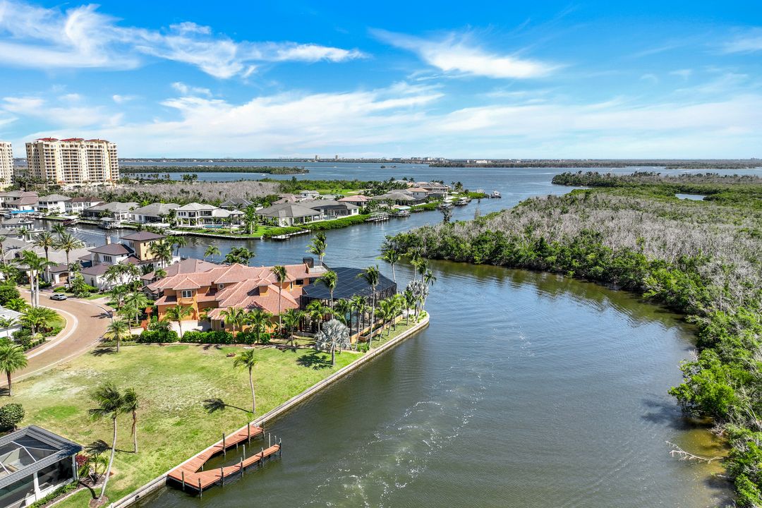 1532 Hermitage Ln, Cape Coral, FL 33914