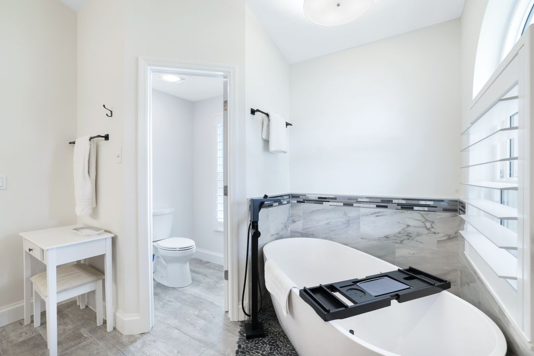 1507 Vintage Ln, Naples, FL 34104