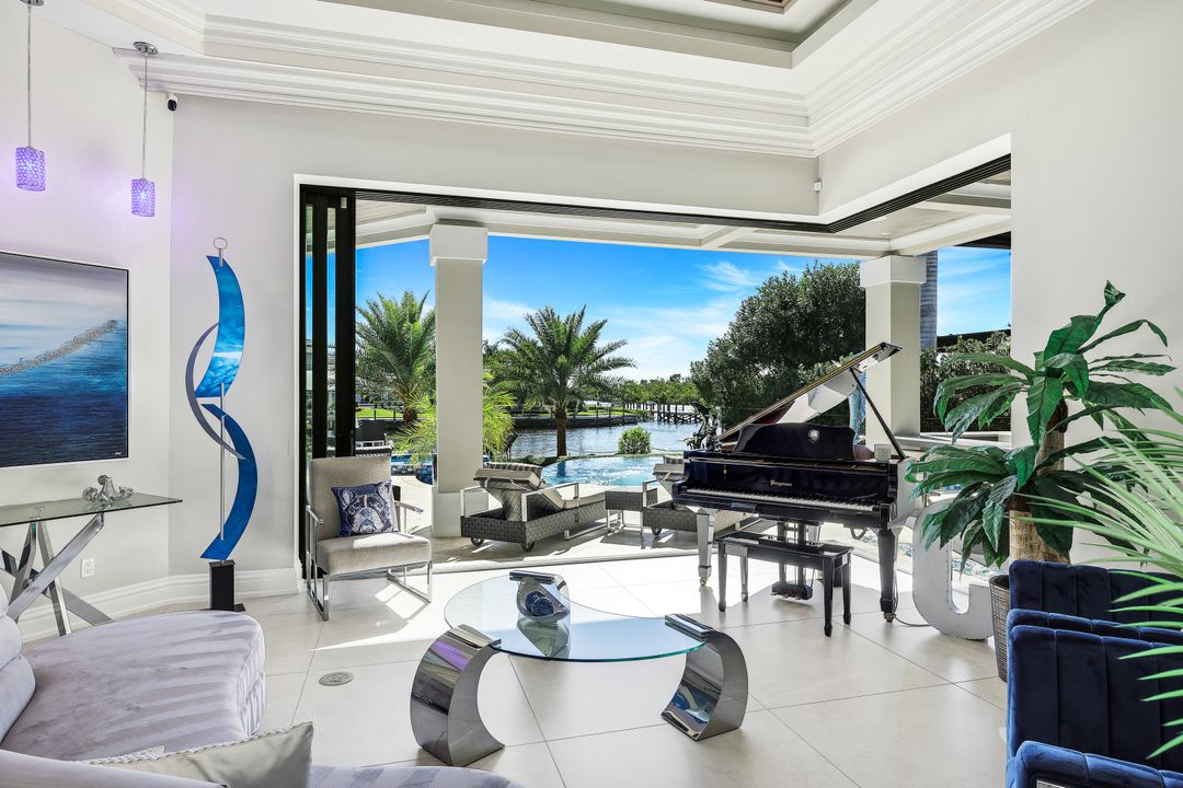 1518 Hermitage Ln, Cape Coral, FL 33914