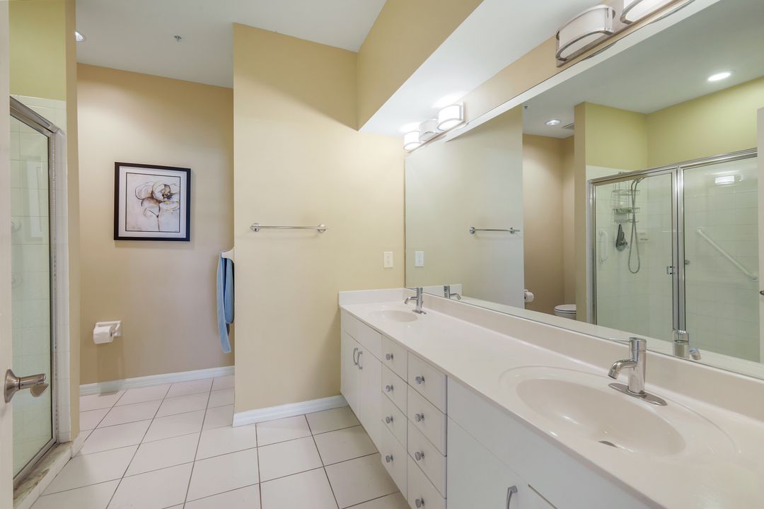 220 Vintage Cir #B101, Naples, FL 34119