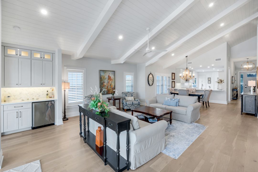 18 Golf Cottage Dr, Naples, FL 34105