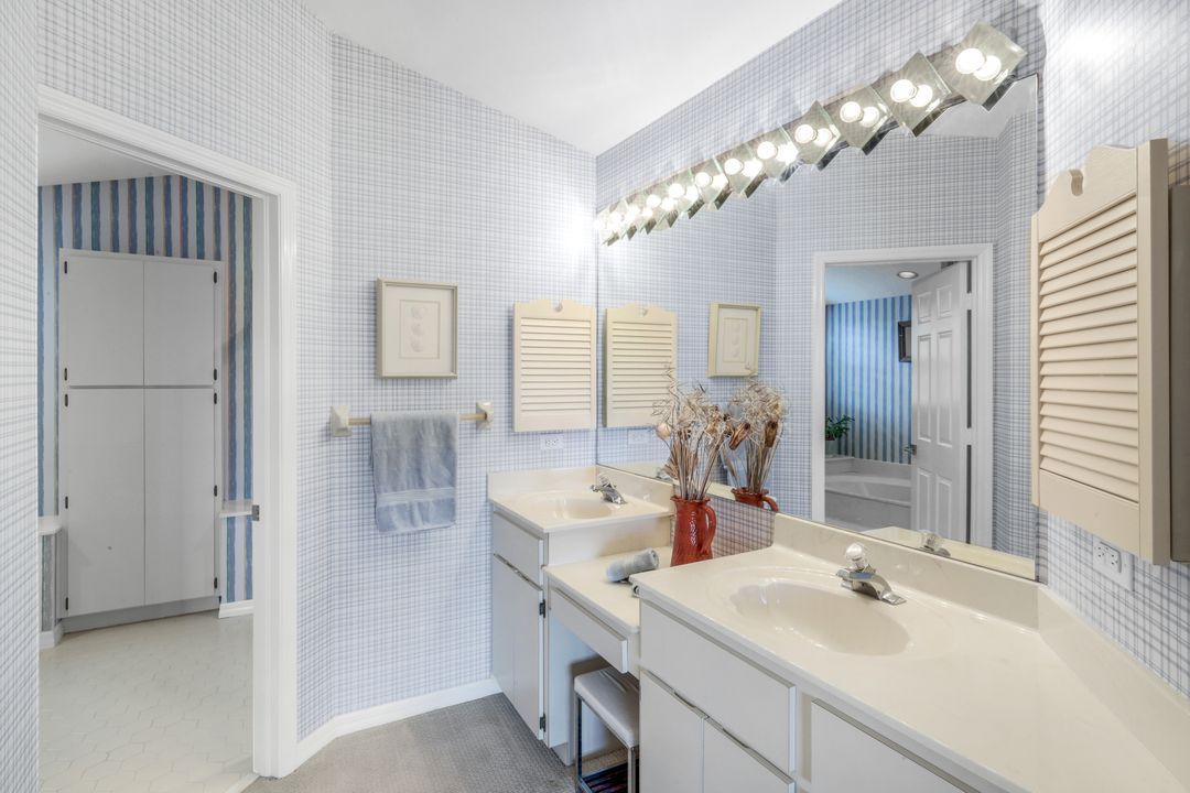 28 Golf Cottage Dr, Naples, FL 34105