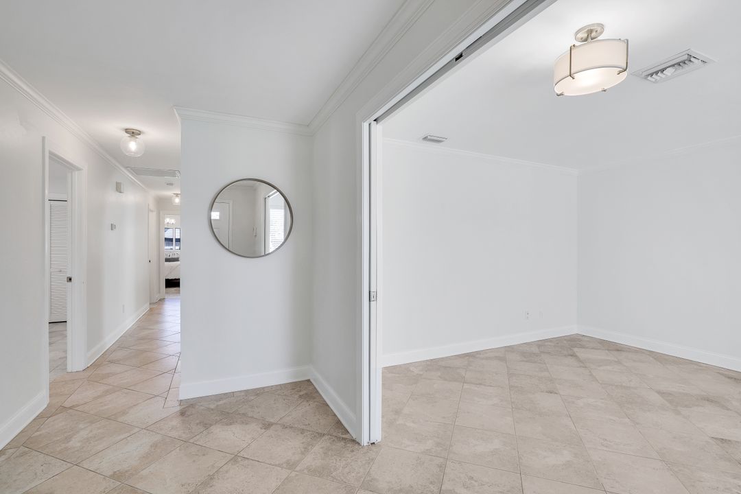 573 98th Ave N, Naples, FL 34108