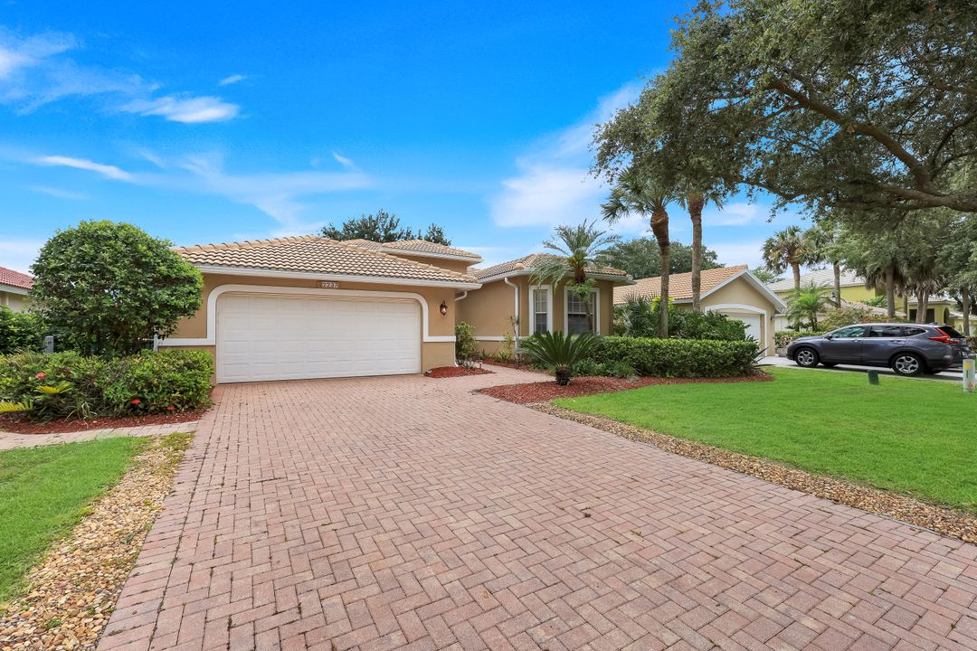 2237 Heritage Greens Dr, Naples, FL 34119