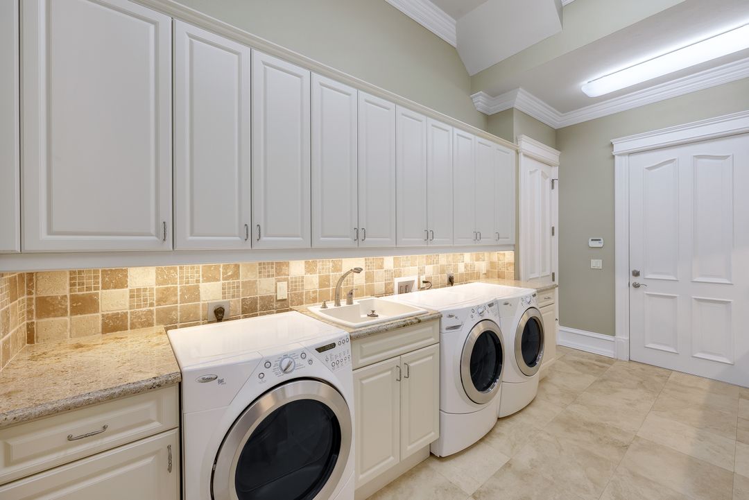 1532 Hermitage Ln, Cape Coral, FL 33914