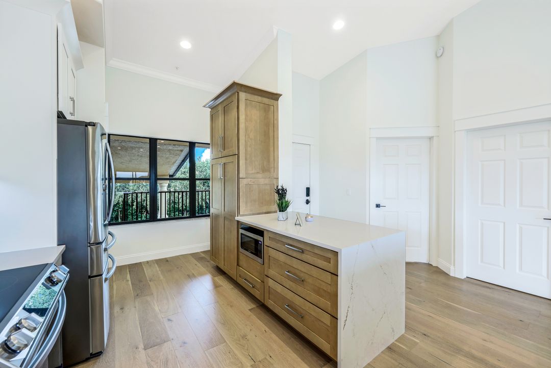 195 Vintage Cir #403, Naples, FL 34119