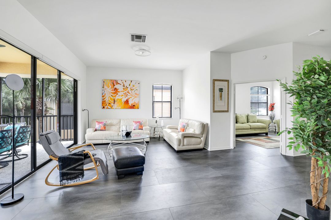 178 Vintage Cir # M-202, Naples, FL 34119