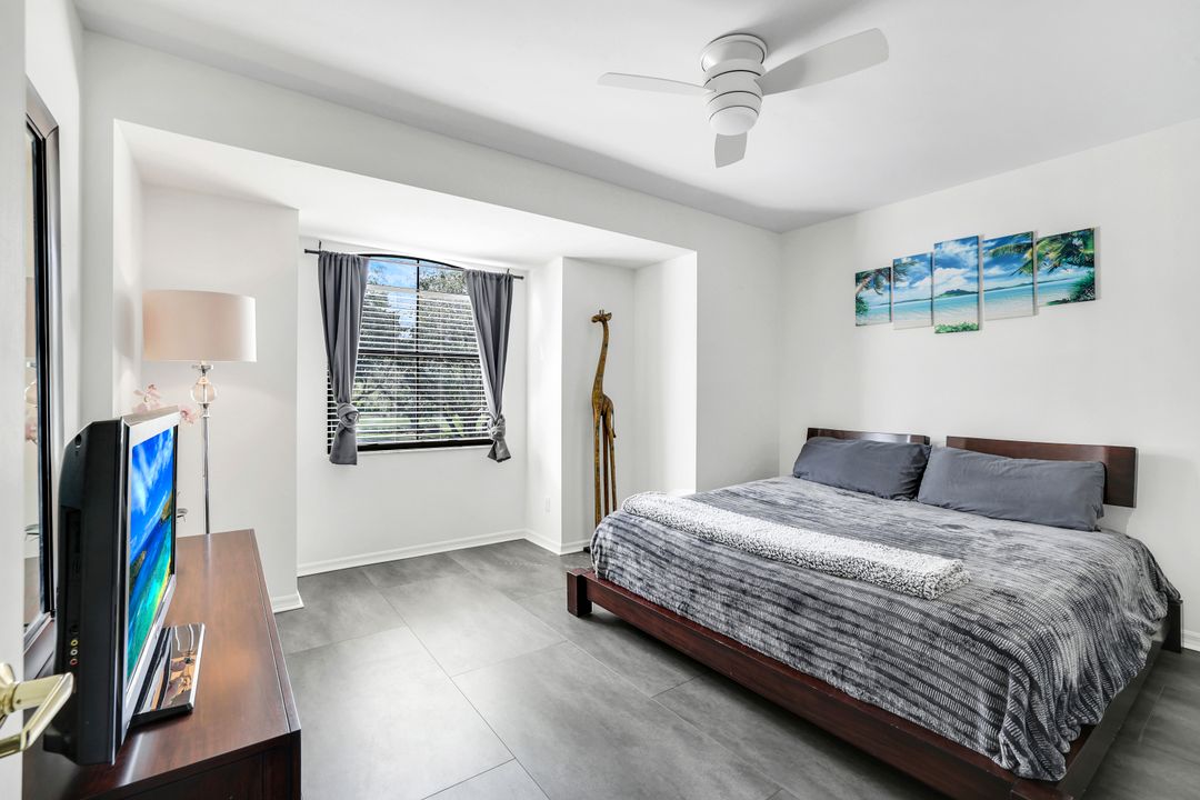 178 Vintage Cir # M-202, Naples, FL 34119