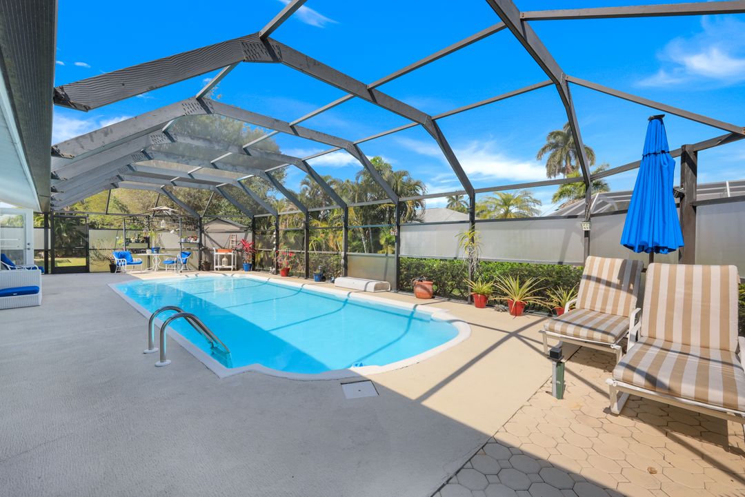 225 Pebble Beach Cir, Naples, FL 34113