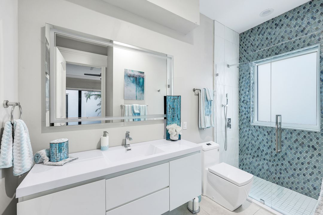 1518 Hermitage Ln, Cape Coral, FL 33914