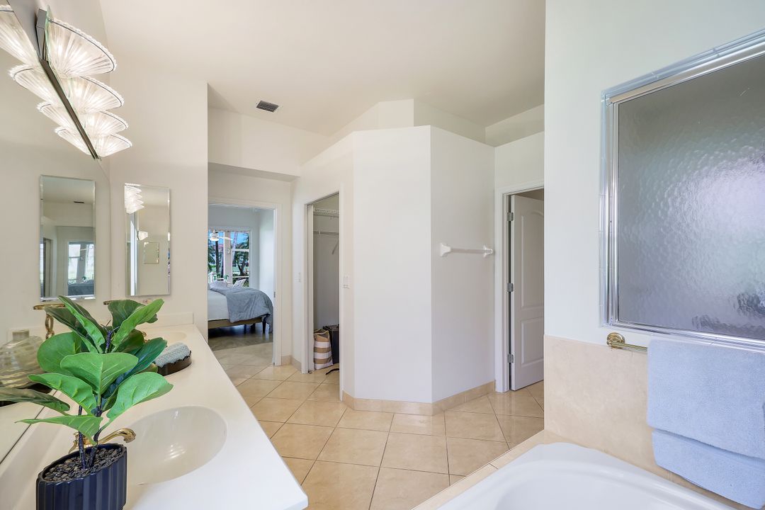 2237 Heritage Greens Dr, Naples, FL 34119