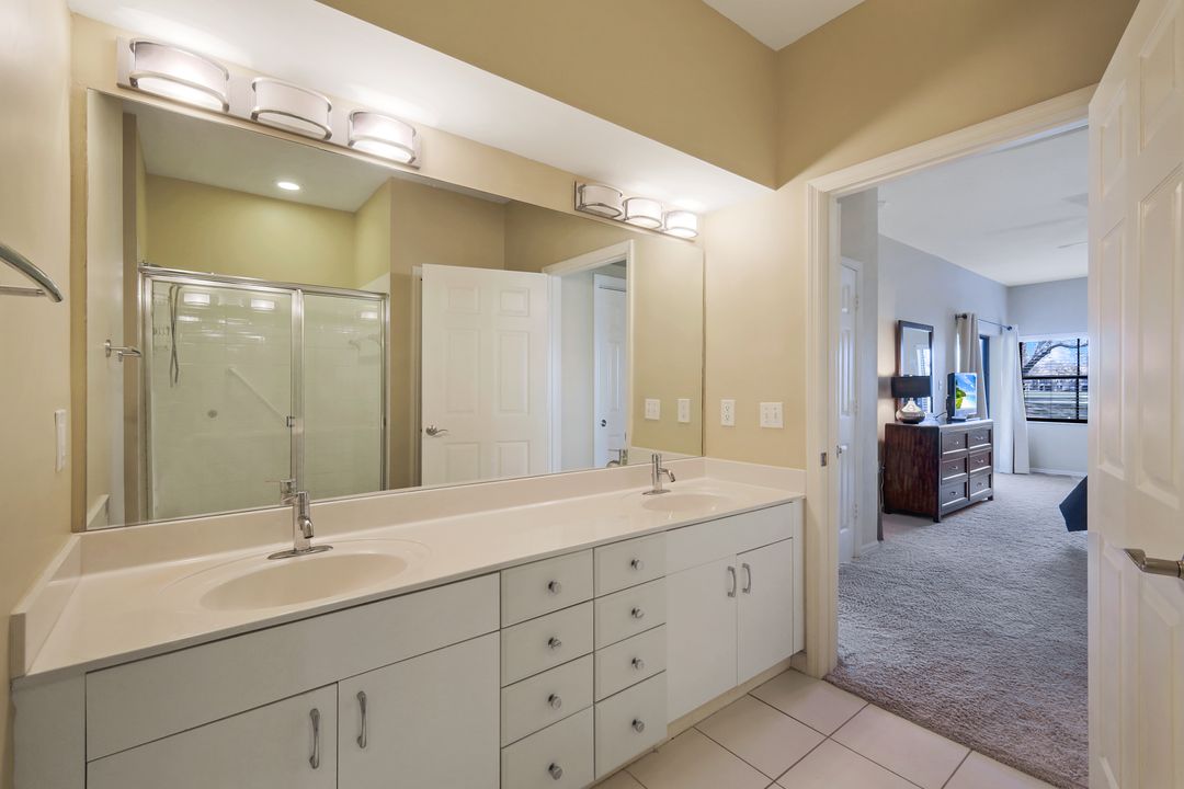220 Vintage Cir #B101, Naples, FL 34119