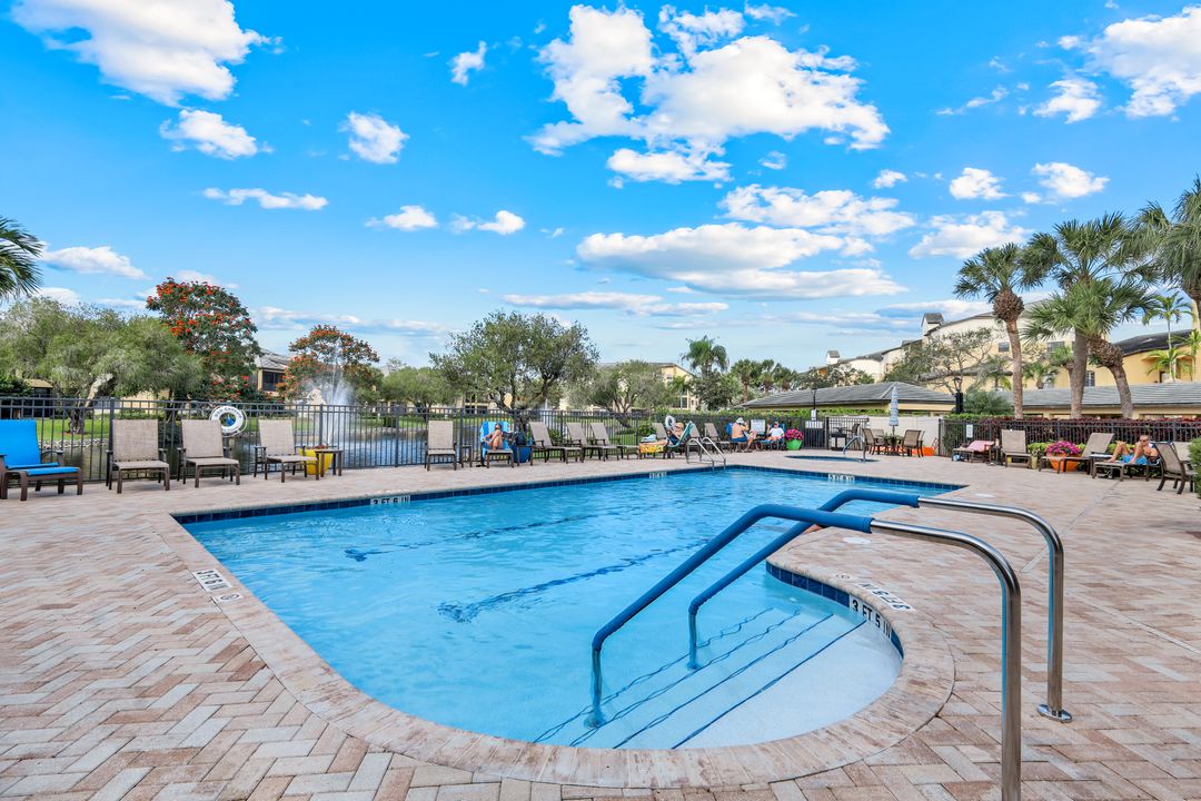220 Vintage Cir #B101, Naples, FL 34119