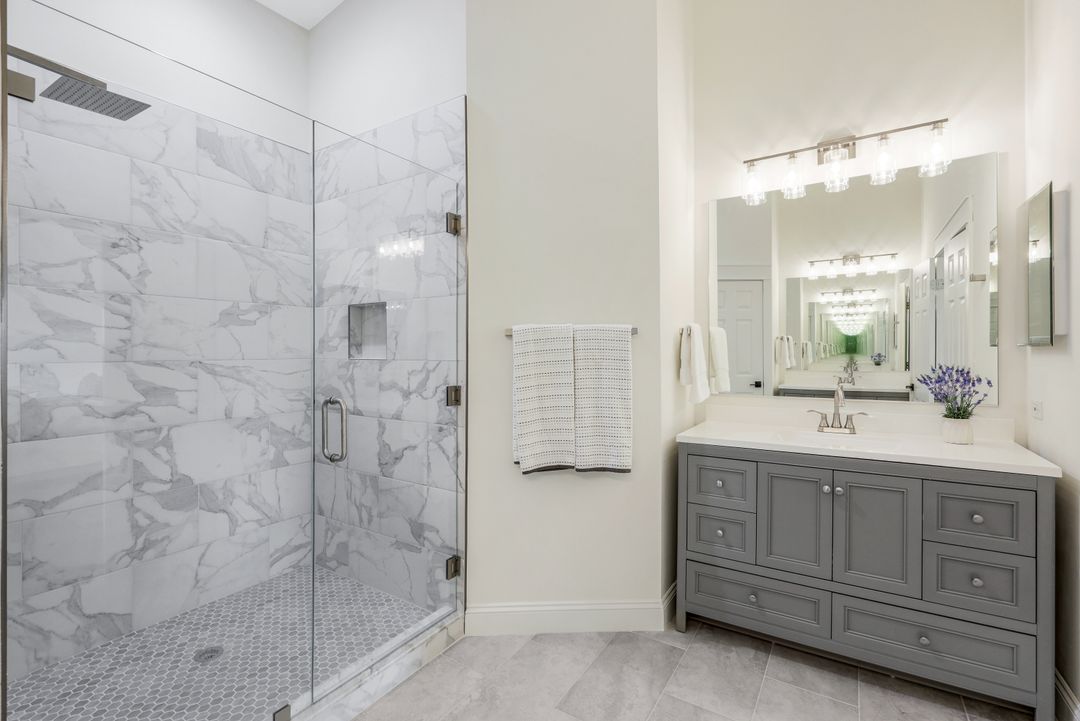 195 Vintage Cir #403, Naples, FL 34119