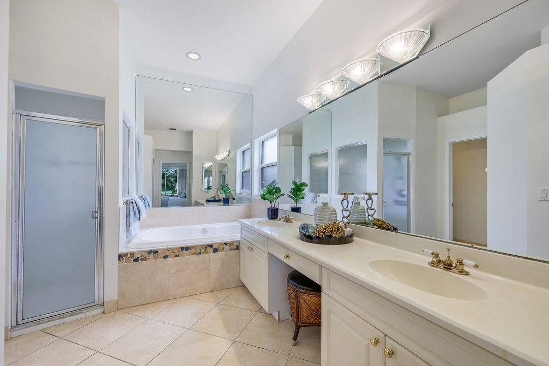 2237 Heritage Greens Dr, Naples, FL 34119