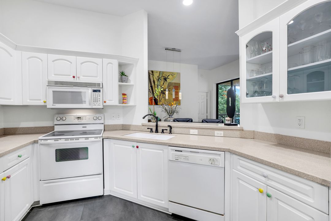 178 Vintage Cir # M-202, Naples, FL 34119