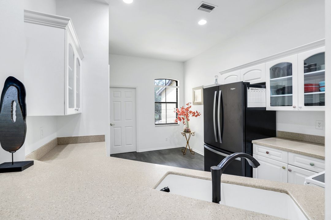 178 Vintage Cir # M-202, Naples, FL 34119