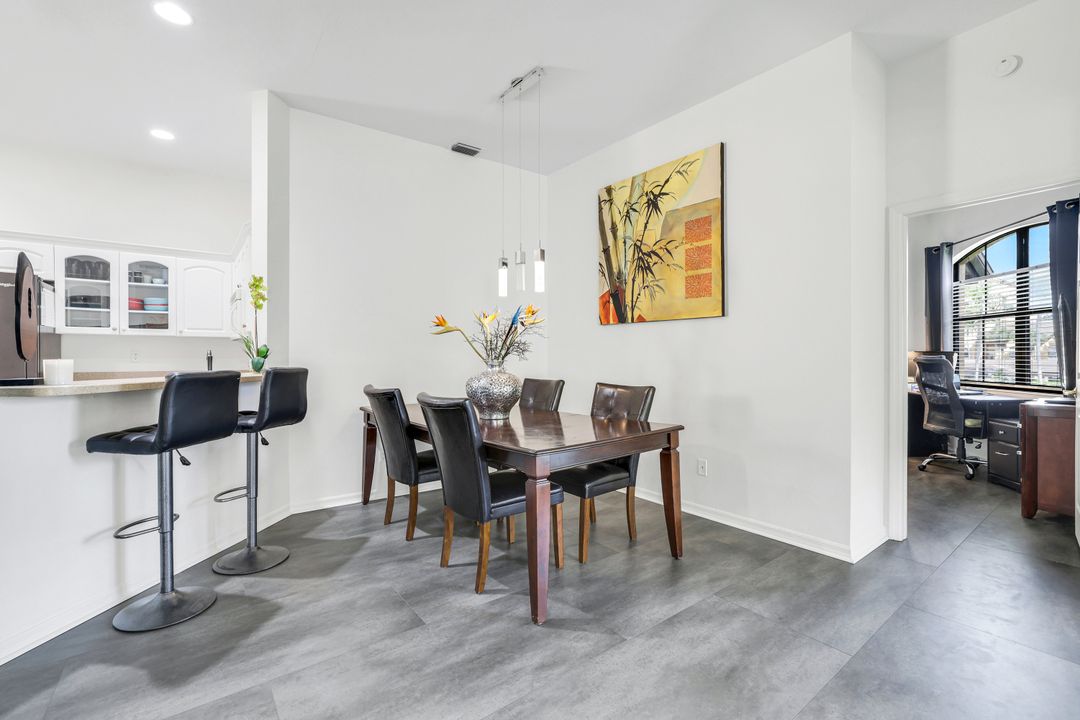 178 Vintage Cir # M-202, Naples, FL 34119