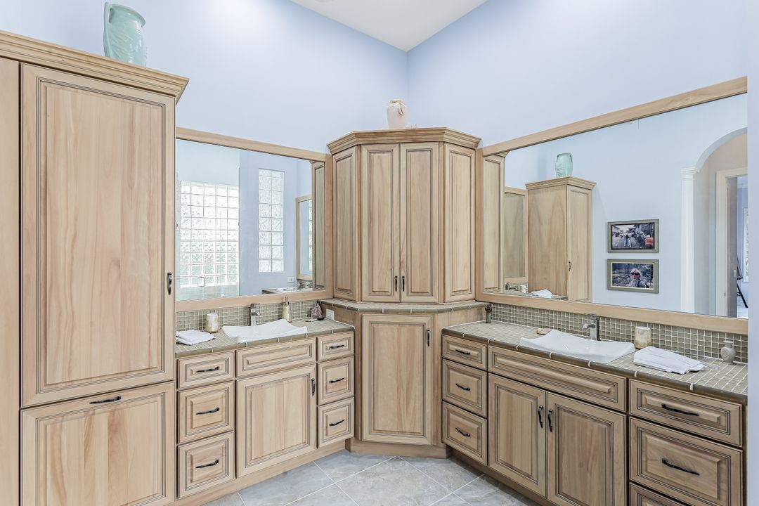 3629 Olde Cottage Ln, Bonita Springs, FL 34134