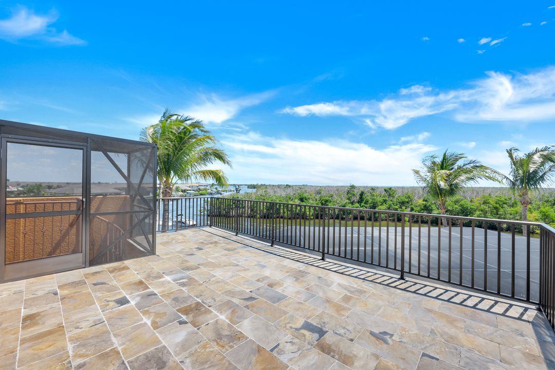 1532 Hermitage Ln, Cape Coral, FL 33914