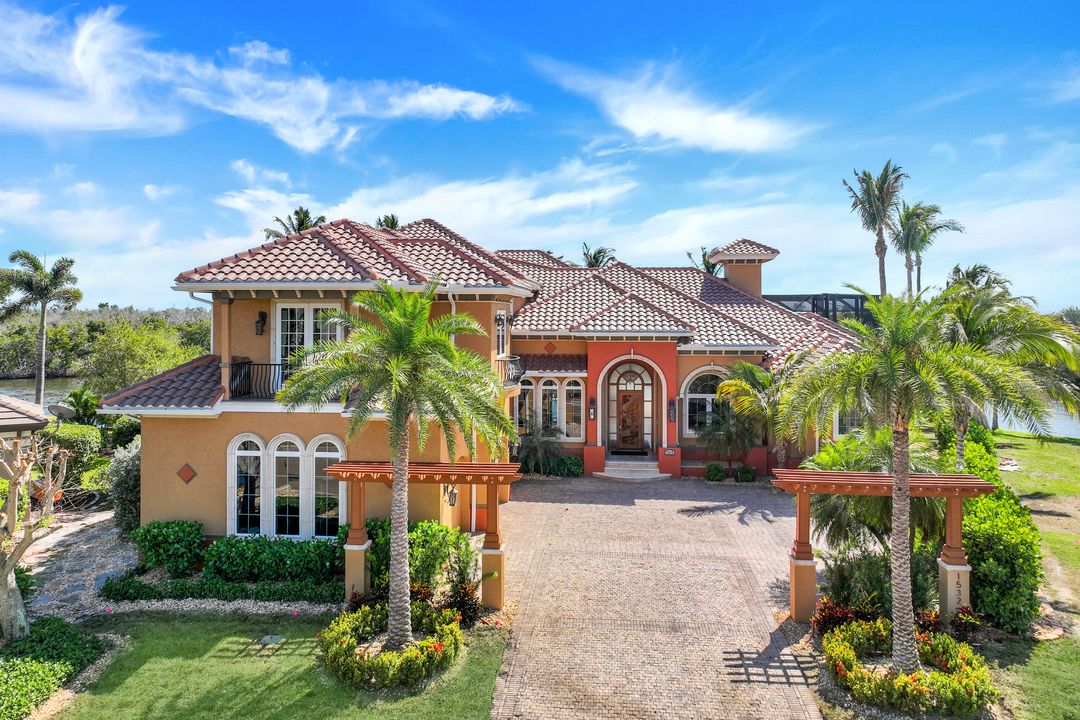 1532 Hermitage Ln, Cape Coral, FL 33914