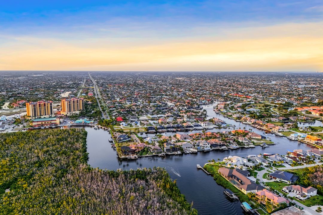 1532 Hermitage Ln, Cape Coral, FL 33914