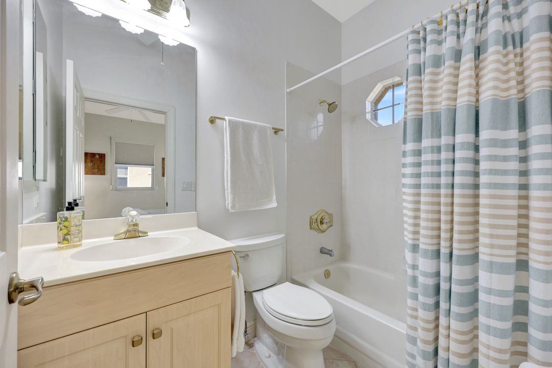 689 Vintage Reserve Cir #15D, Naples, FL 34119