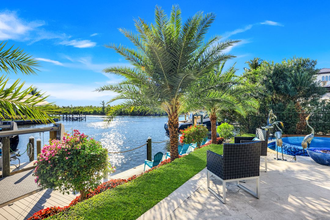 1518 Hermitage Ln, Cape Coral, FL 33914