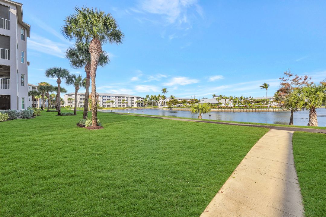 16595 Lake Cir Dr #233, Fort Myers, FL 33908