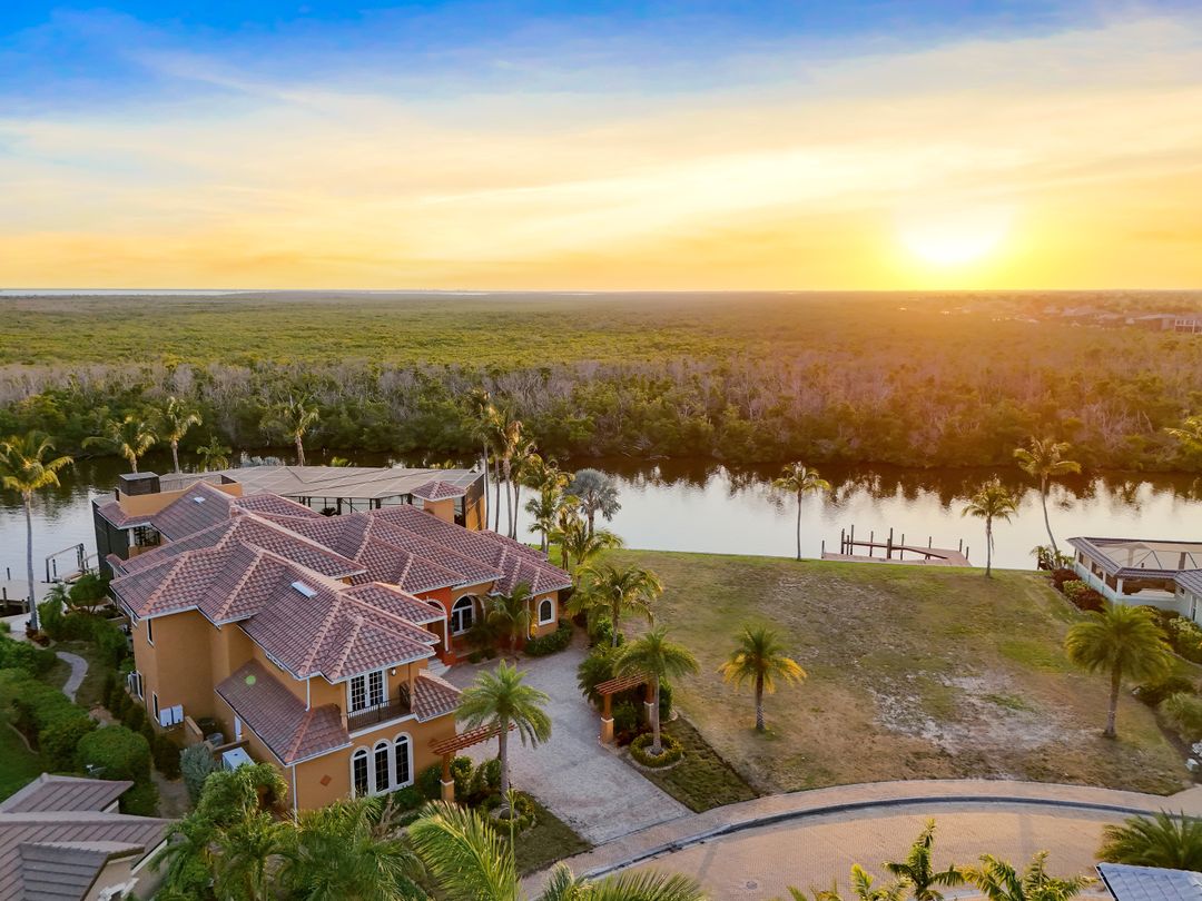 1532 Hermitage Ln, Cape Coral, FL 33914