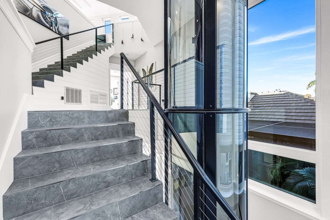 1518 Hermitage Ln, Cape Coral, FL 33914