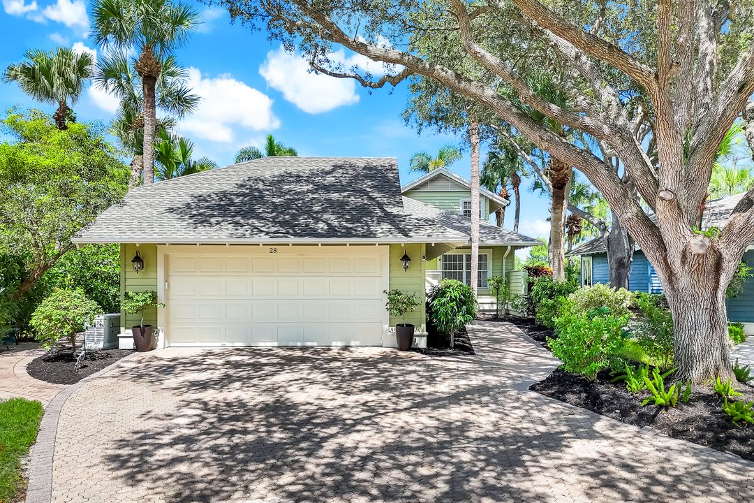 28 Golf Cottage Dr, Naples, FL 34105