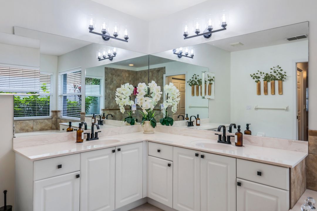 124 Heritage Way, Naples, FL 34110