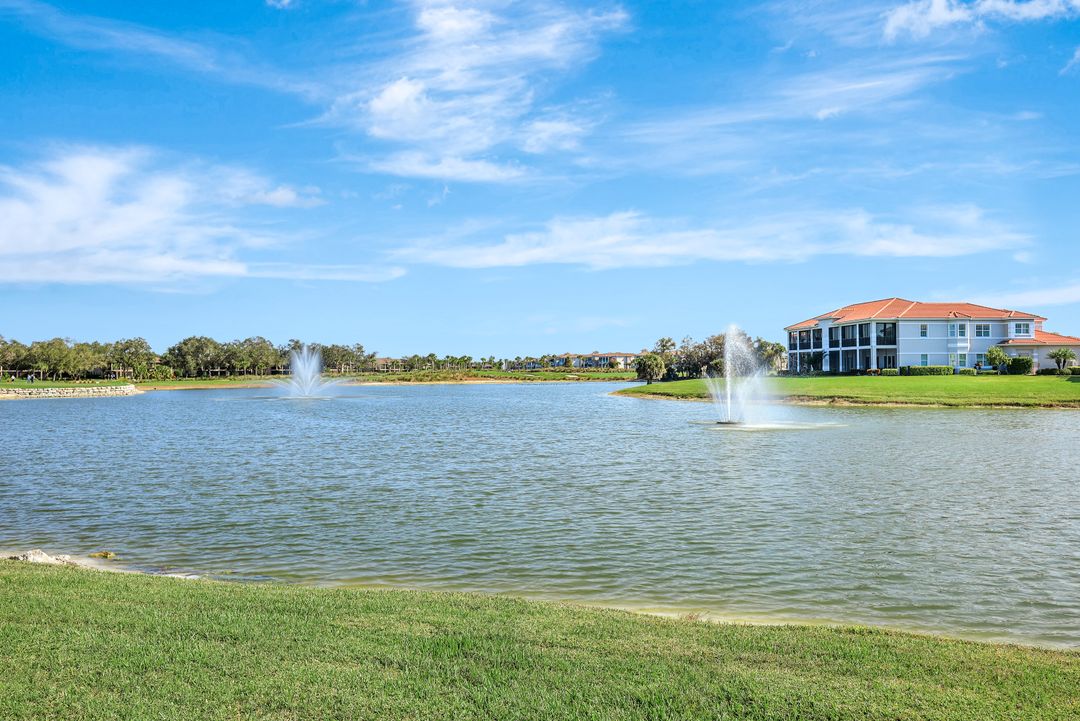 689 Vintage Reserve Cir #15D, Naples, FL 34119