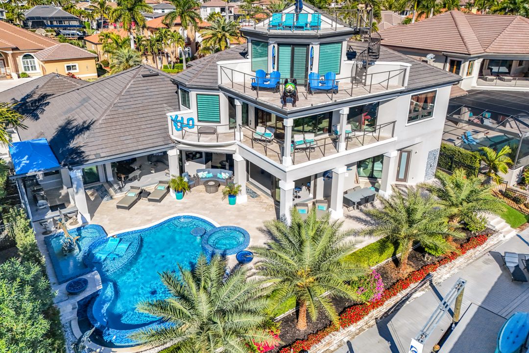 1518 Hermitage Ln, Cape Coral, FL 33914