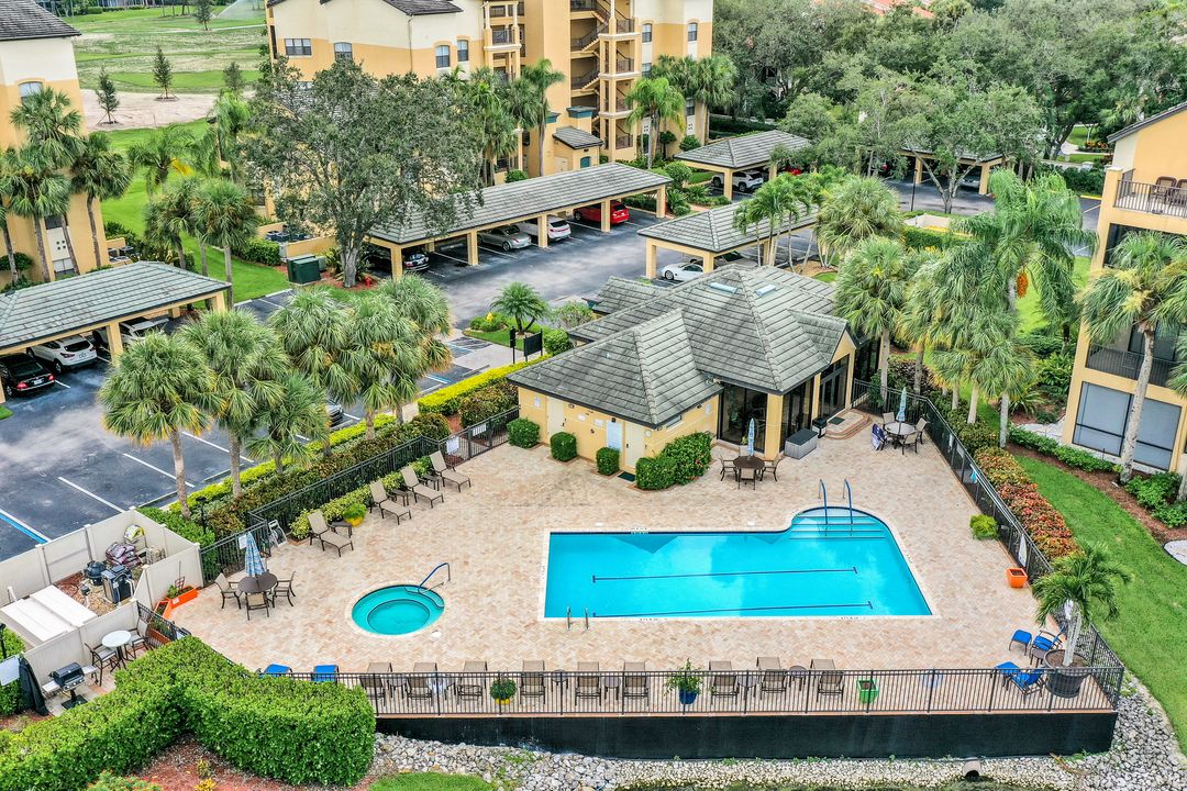 195 Vintage Cir #403, Naples, FL 34119