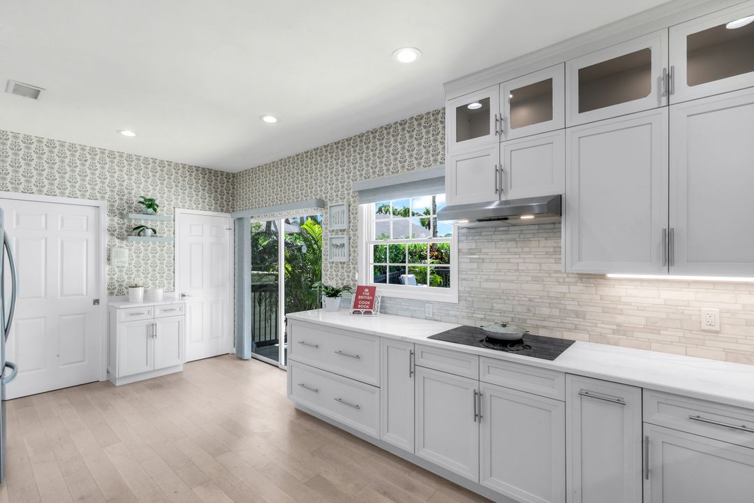 28 Golf Cottage Dr, Naples, FL 34105