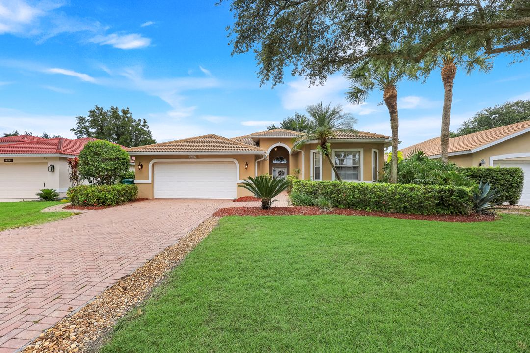2237 Heritage Greens Dr, Naples, FL 34119