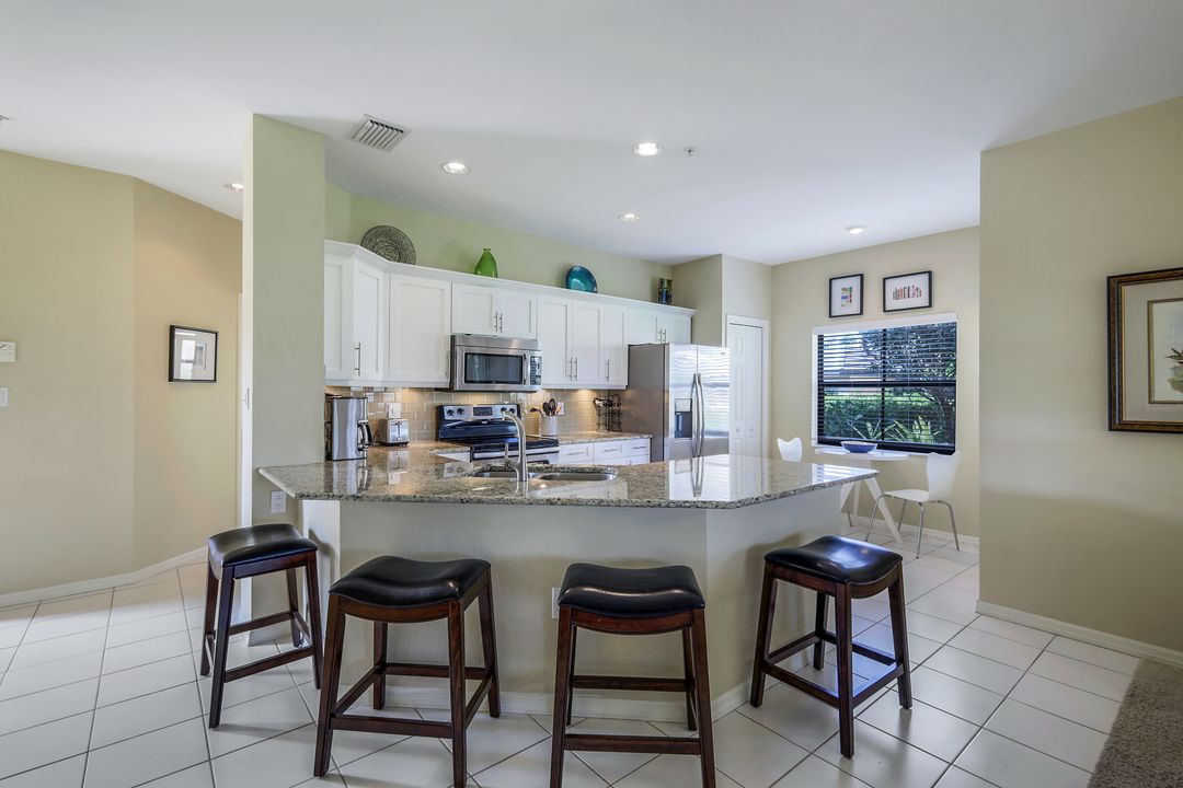 220 Vintage Cir #B101, Naples, FL 34119