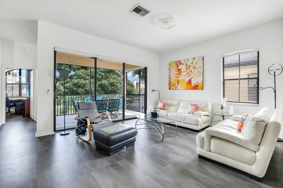 178 Vintage Cir # M-202, Naples, FL 34119