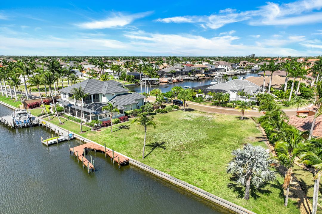 1532 Hermitage Ln, Cape Coral, FL 33914