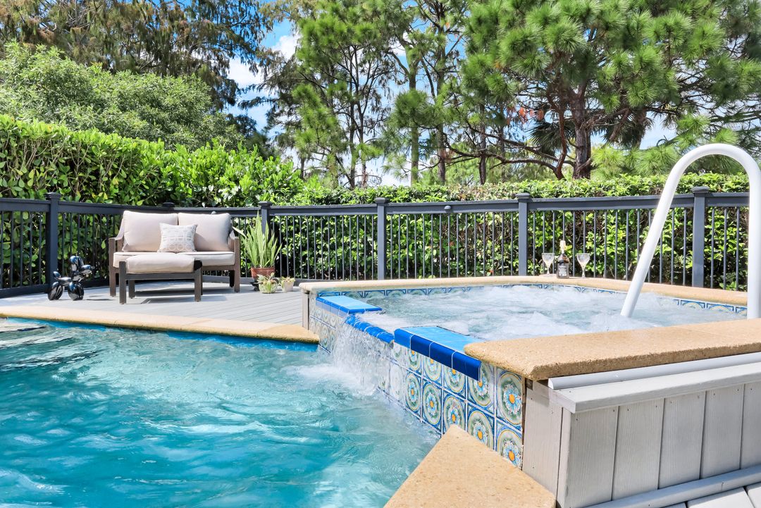 28 Golf Cottage Dr, Naples, FL 34105