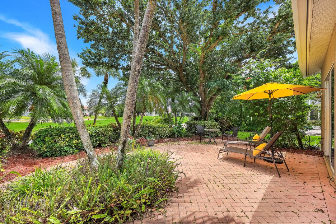 2237 Heritage Greens Dr, Naples, FL 34119