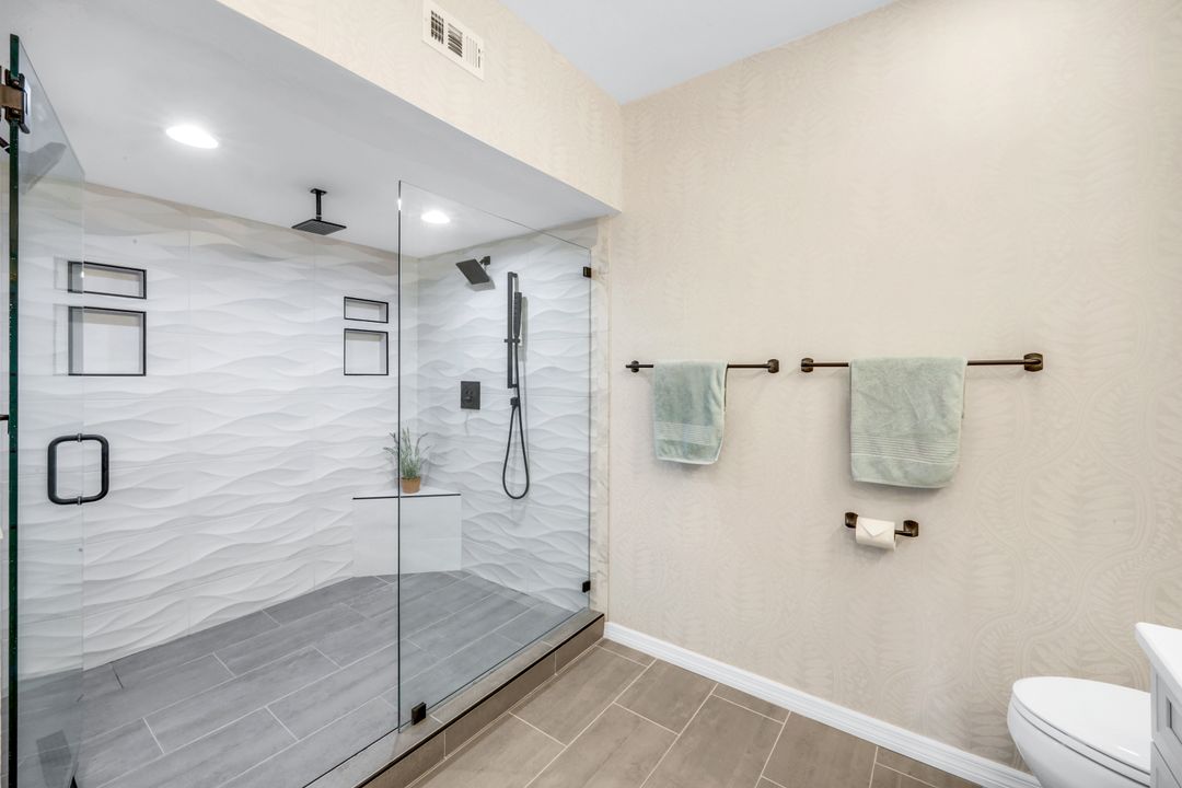 28 Golf Cottage Dr, Naples, FL 34105