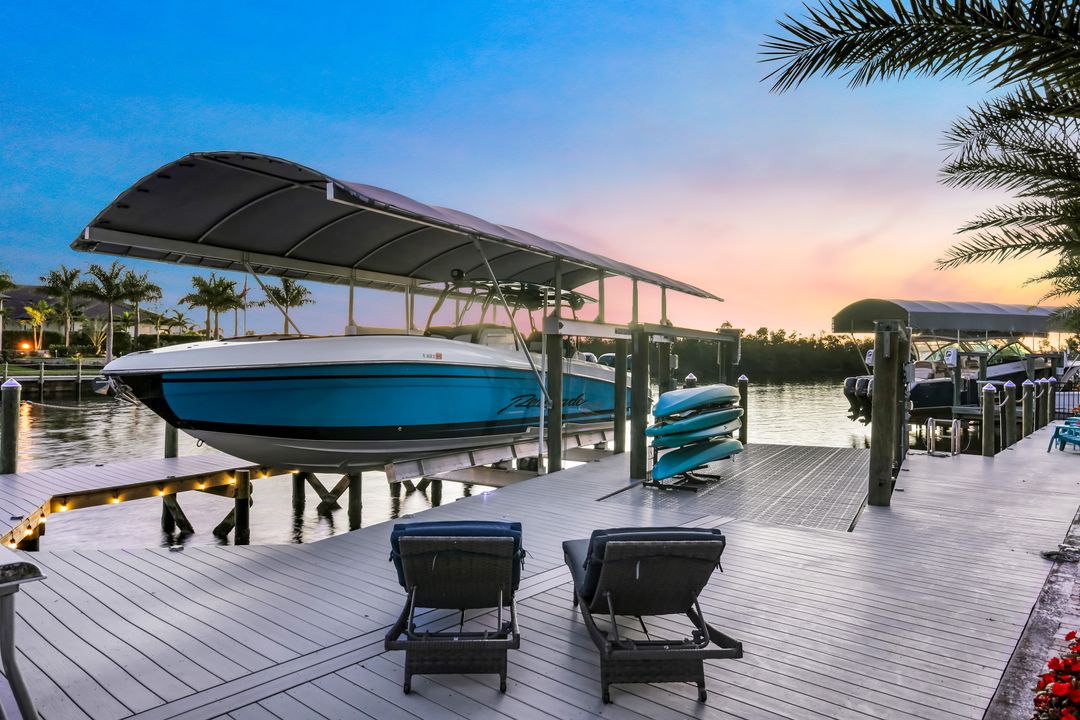 1518 Hermitage Ln, Cape Coral, FL 33914