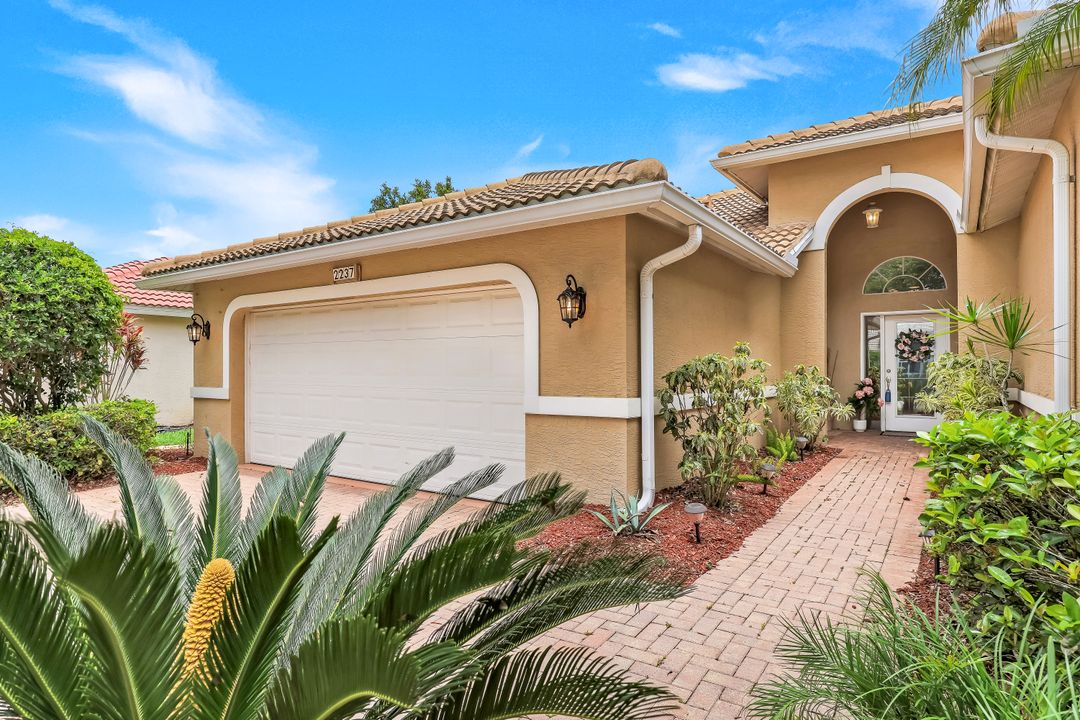 2237 Heritage Greens Dr, Naples, FL 34119