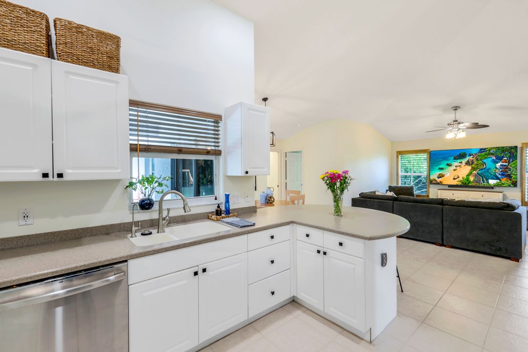 124 Heritage Way, Naples, FL 34110