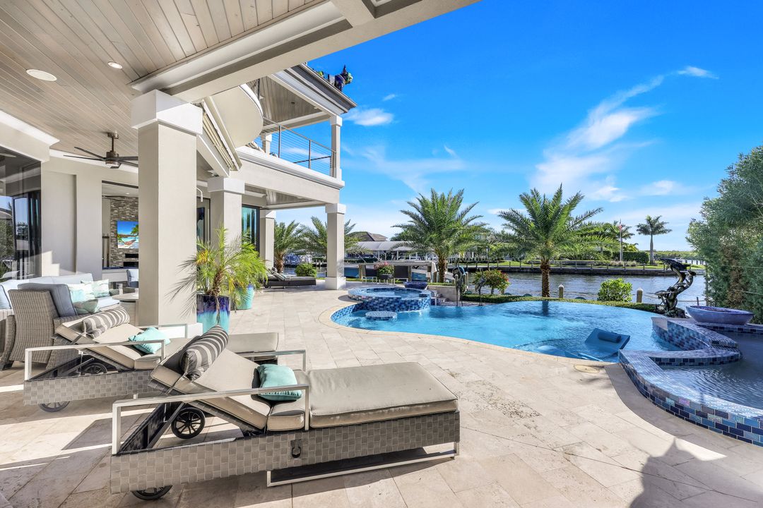 1518 Hermitage Ln, Cape Coral, FL 33914